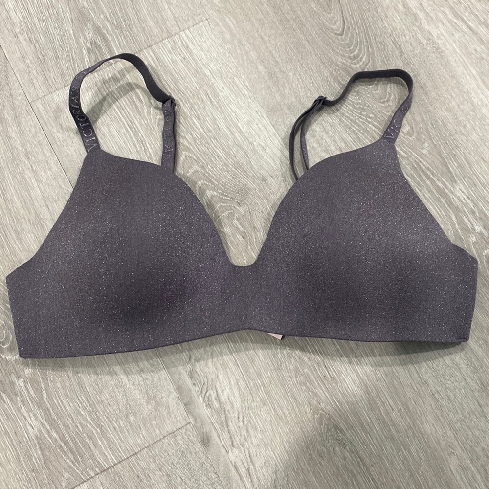 Victoria Secret t-shirt wireless sparkle bra size 36C Never worn grayish purple.